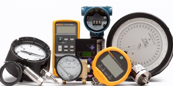 Ejemplos de dispositivos de presión que requieren calibración